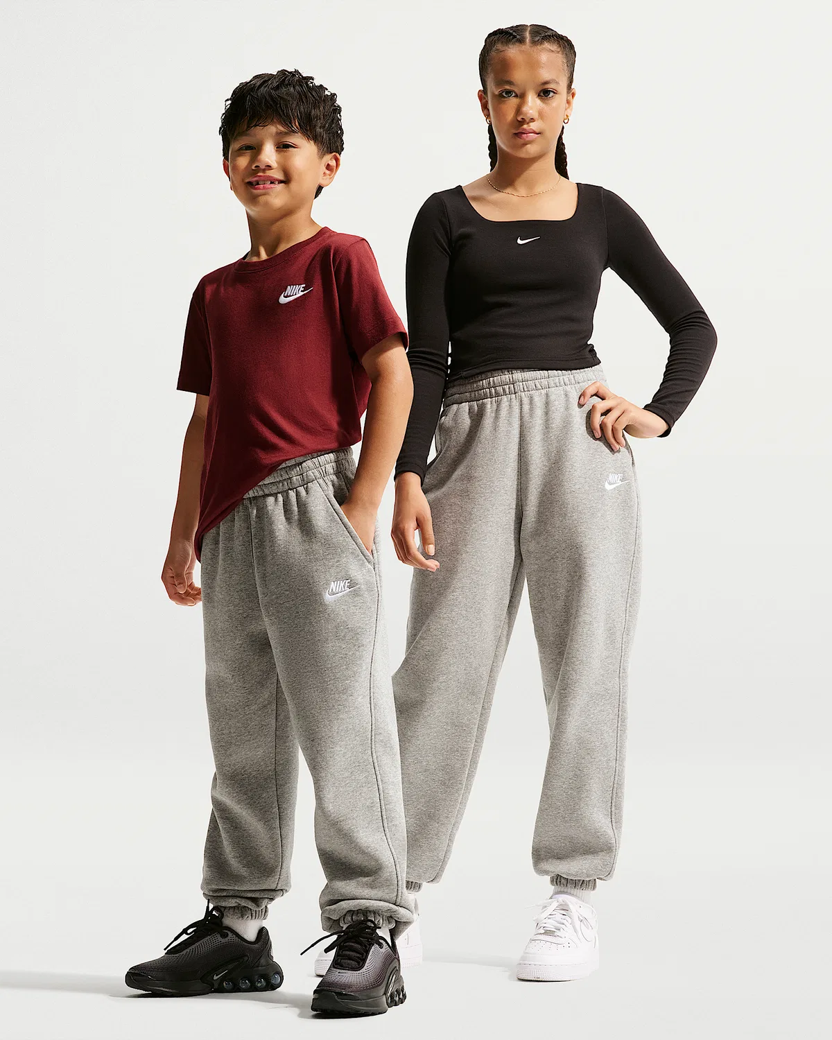 Детские свободные штаны Nike Sportswear Club Fleece, Dark Grey Heather/Base Grey/White