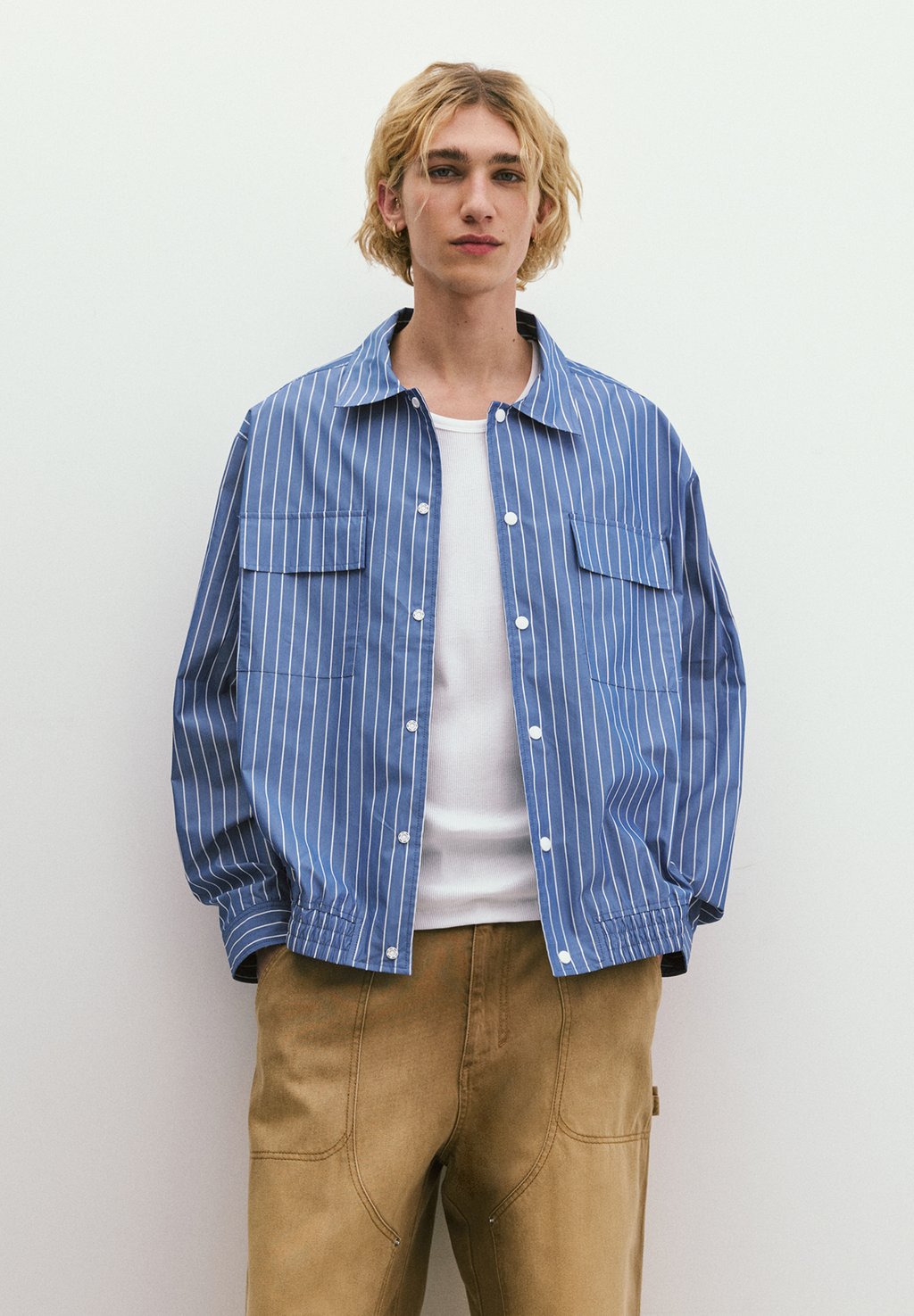 

Легкая куртка STRIPED PULL&BEAR, синий