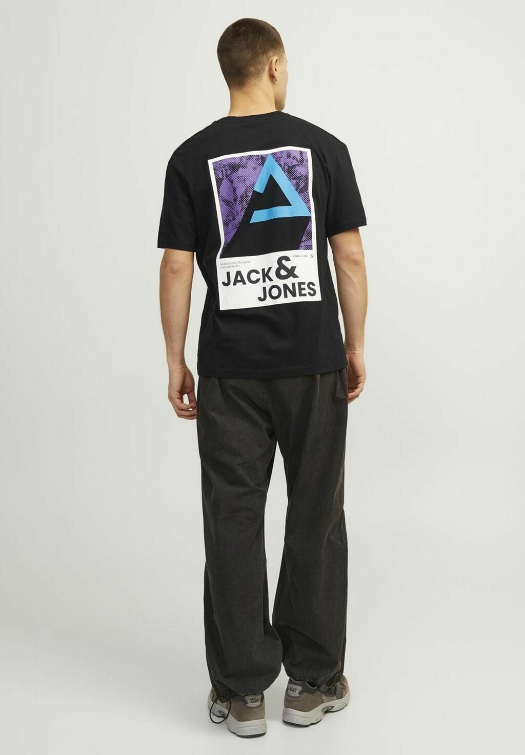 

Футболка с принтом RUNDHALS Jack & Jones, черный