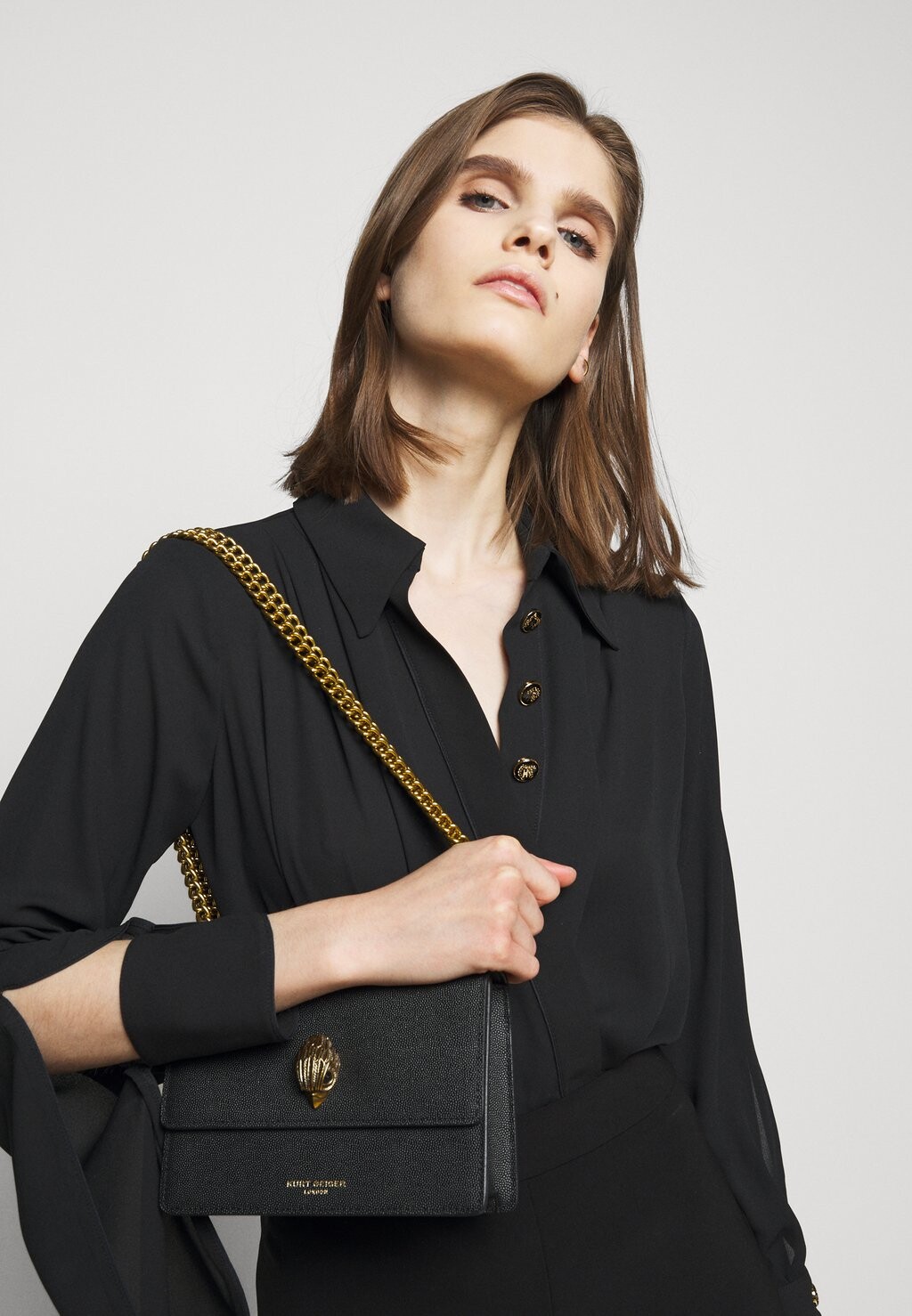 

Сумка через плечо Kurt Geiger London, черный