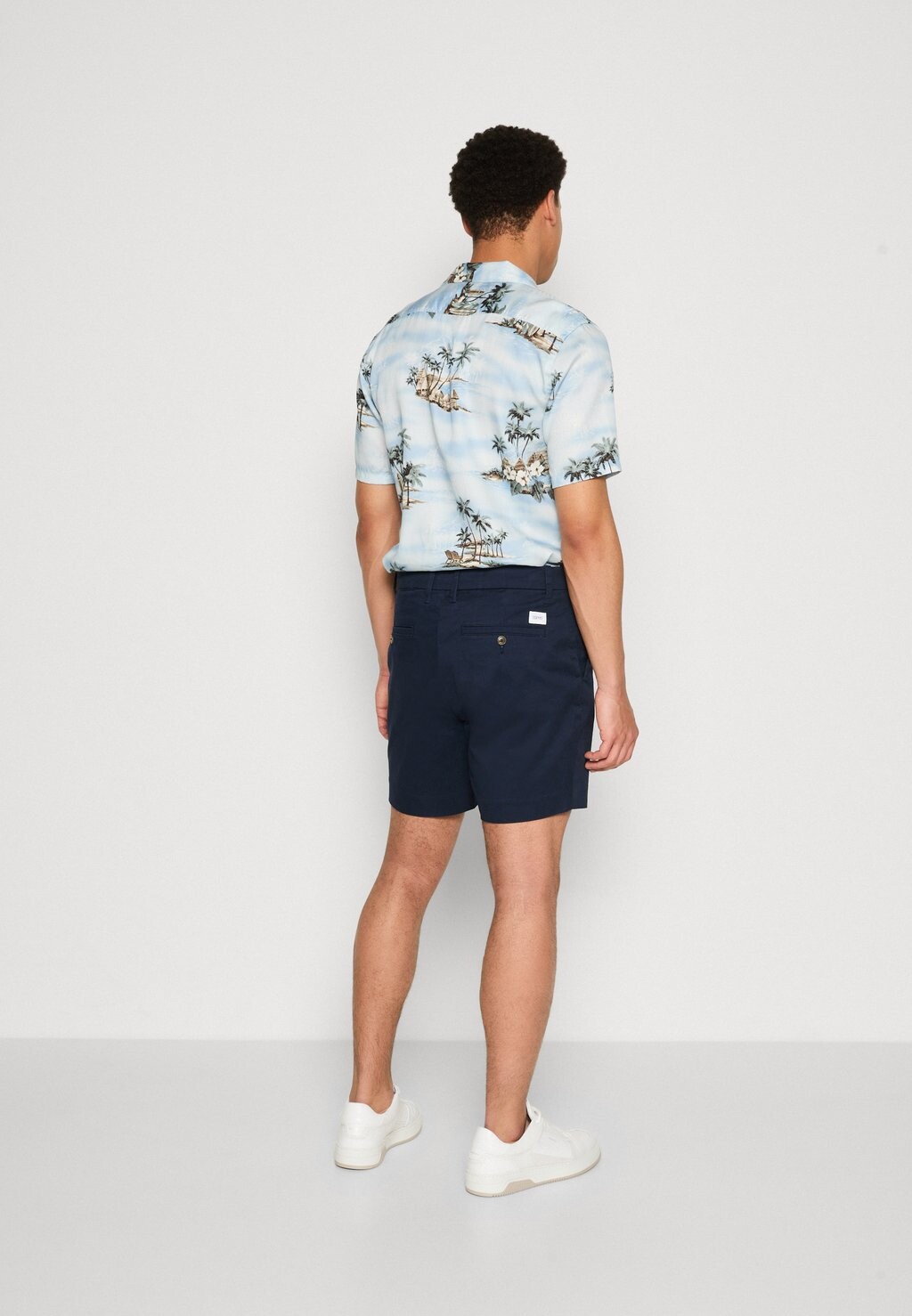 

Шорты CHINO SLIM FIT Esprit, темно-синий