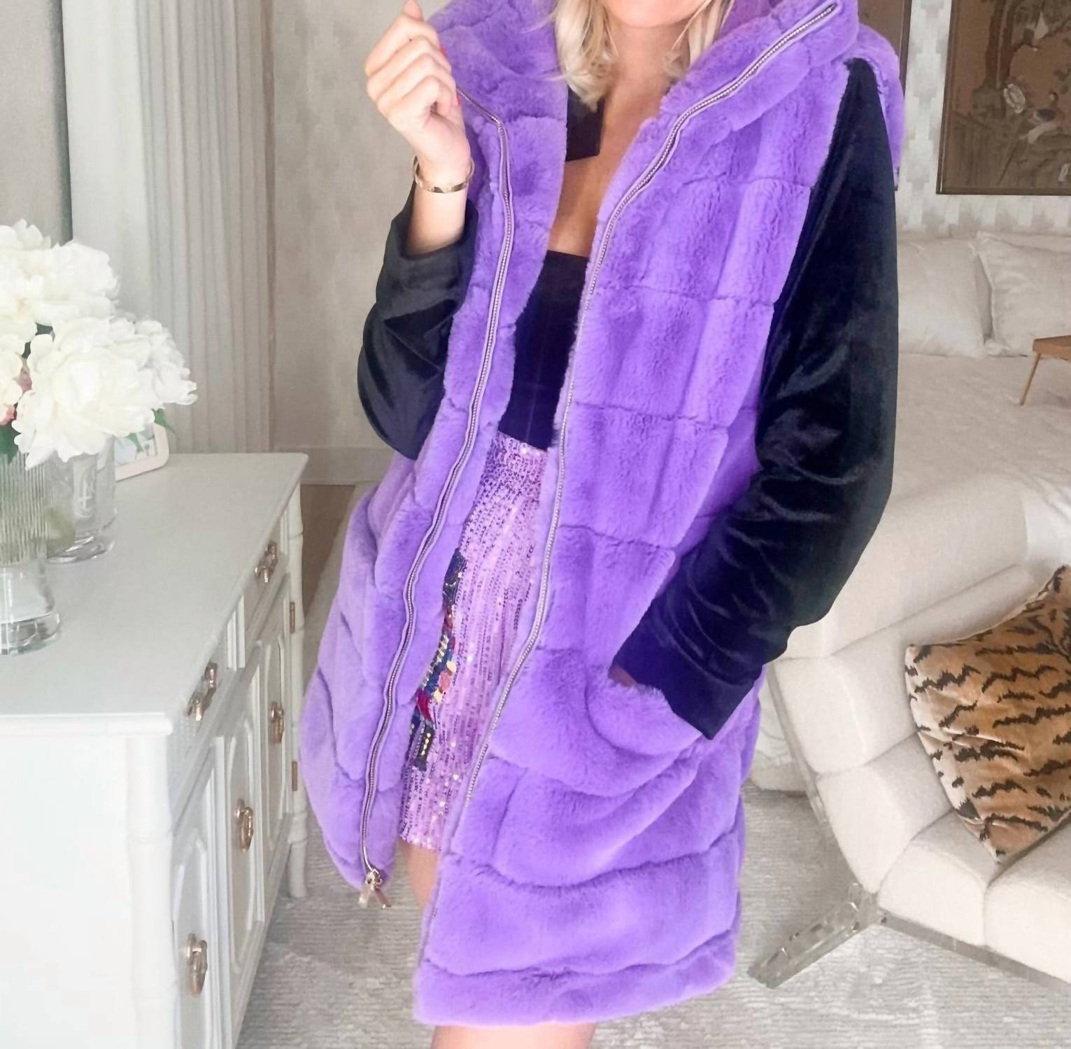 

Жилет Ингрид в фиолетовом цвете PATTY KIM