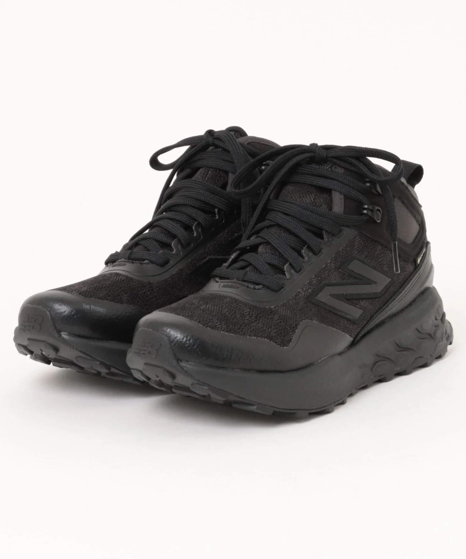 Мужские кроссовки для хайкинга New Balance MTGMG чёрные