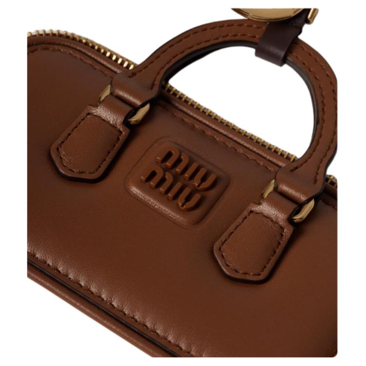MIU MIU Кожаный брелок для сумки женский коньяк, Cognac — фото 3