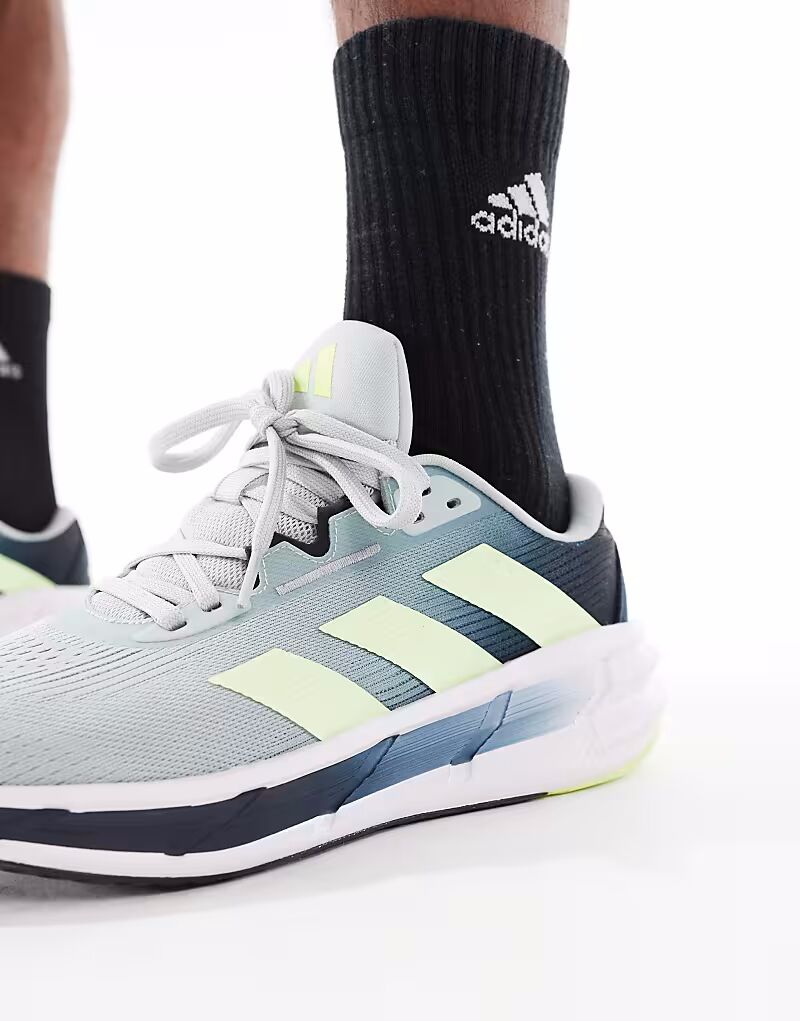 Кроссовки Adidas Running Questar 3 серого и желтого цвета Adidas Performance — фото 3