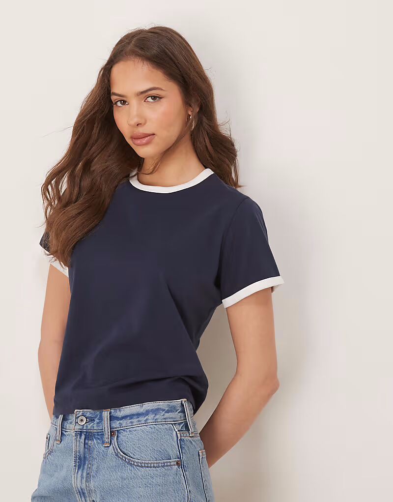 

Укороченная футболка Abercrombie & Fitch темно-синего цвета