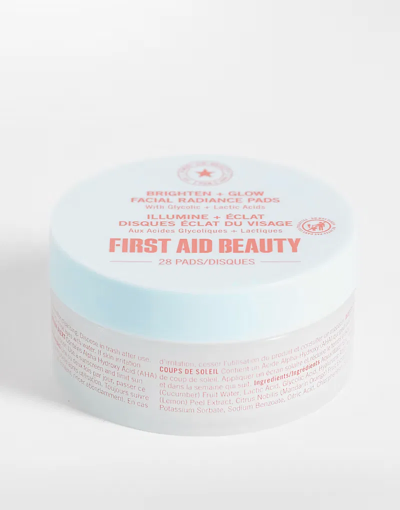 Маска для лица First Aid Beauty — Осветляющие подушечки для лица Brighten + Glow Facial Radiance Pads