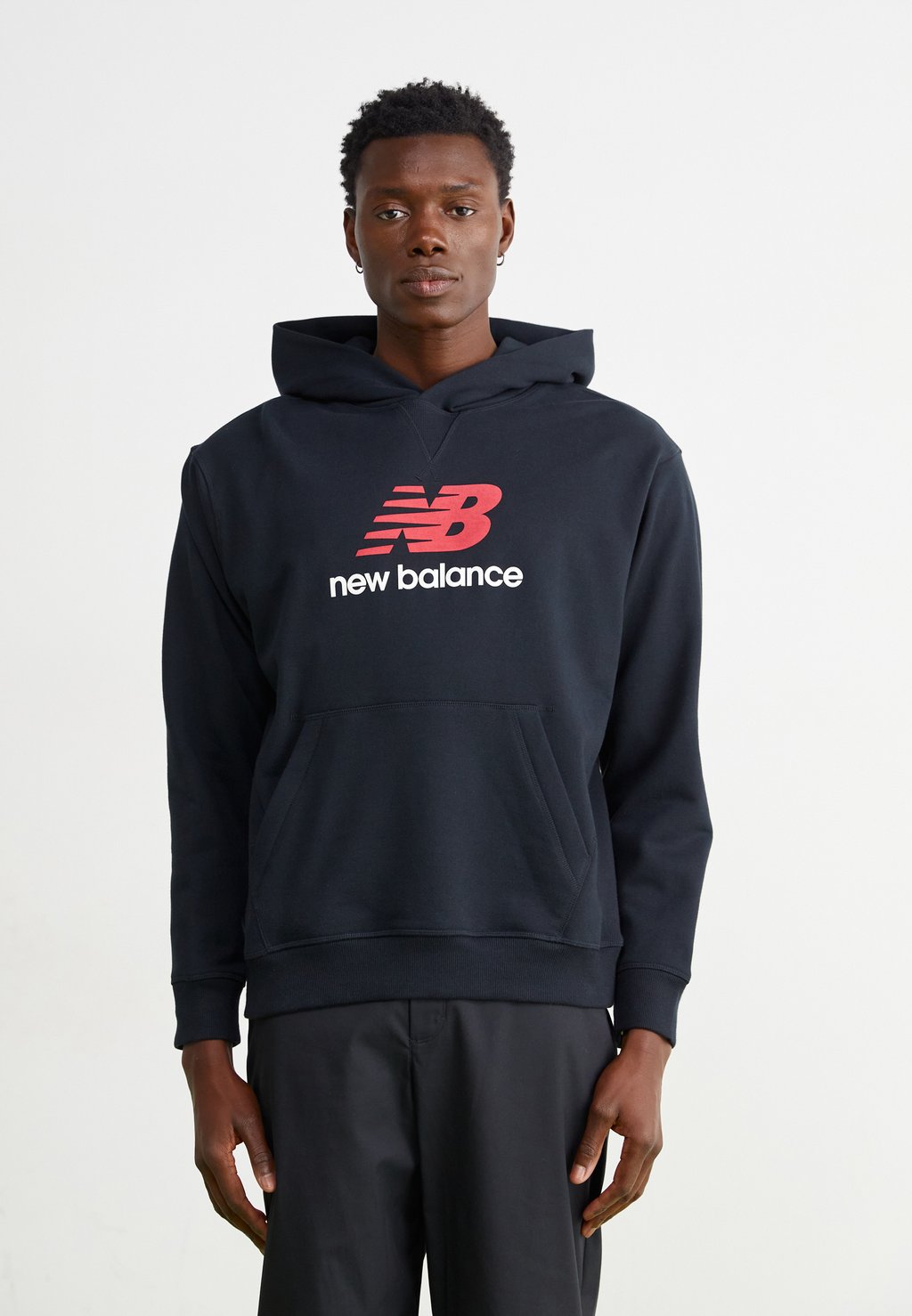 

Толстовка с капюшоном ATHLETICS FRENCH LOGO HOODIE New Balance, черный