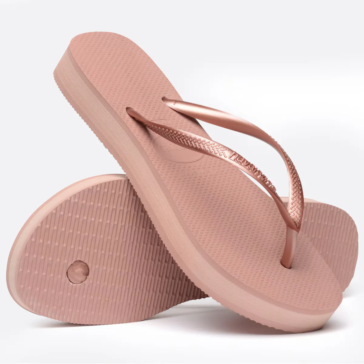 Женские тонкие шлепанцы на плоской подошве Havaianas, цвет Rosa — фото 4