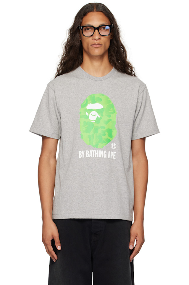 

Футболка с принтом камуфляжа и головой обезьяны Bape, серый