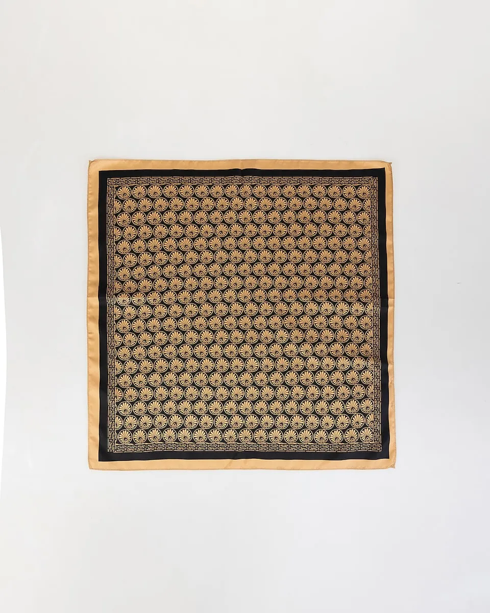 

Женский шарф с геометрическим принтом на черном фоне System Action, черный