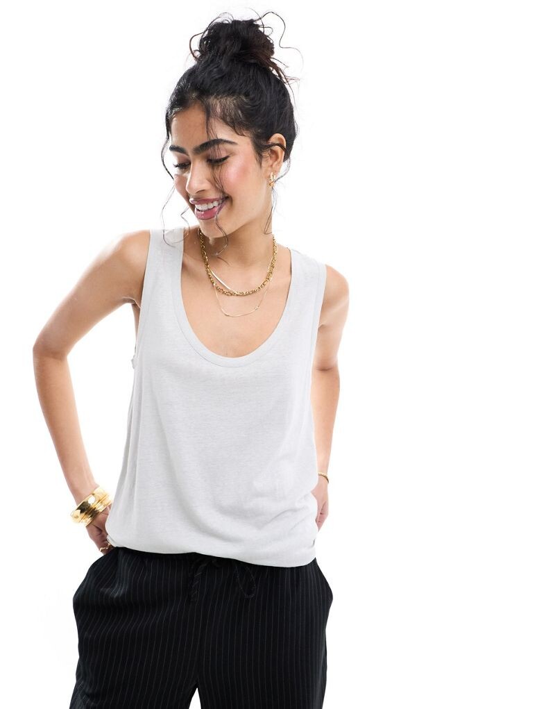 

Цветная майка с широким воротником и эффектом льна ASOS