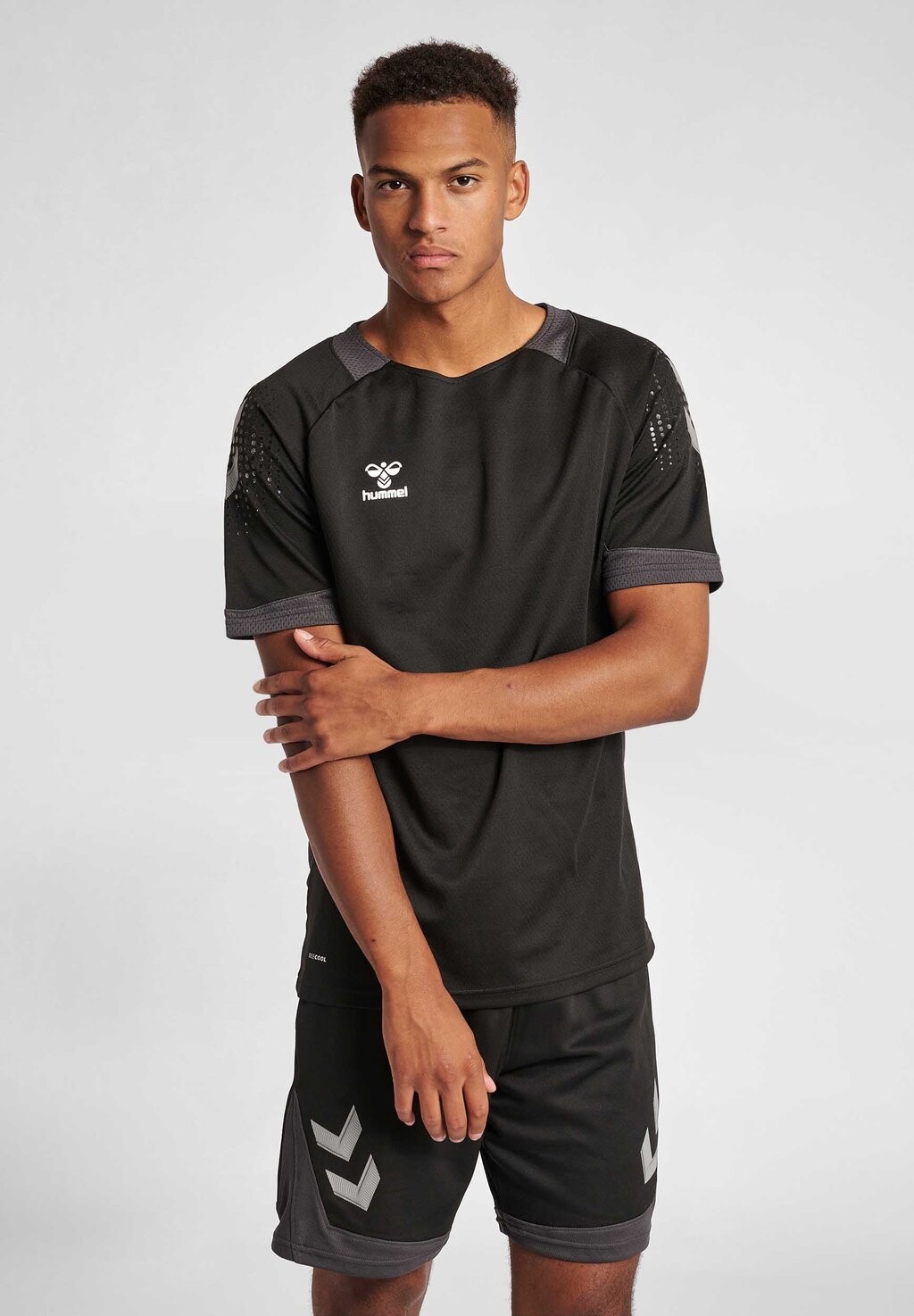 

Футболка с принтом LEAD Hummel, цвет black