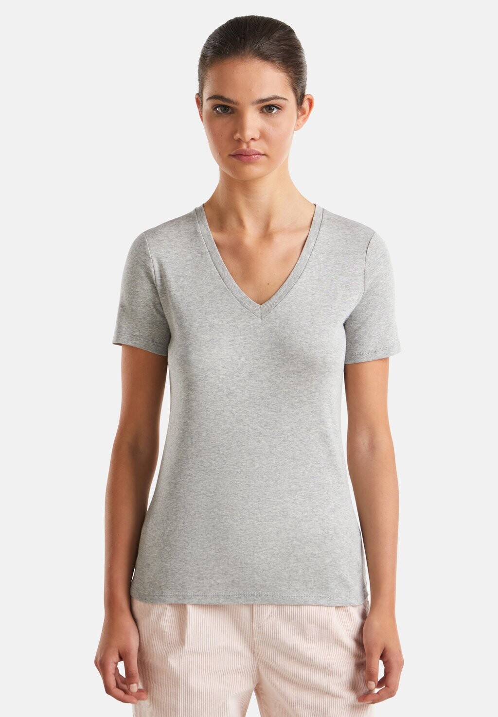 

Футболка базовая V-Neck United Colors of Benetton, серая