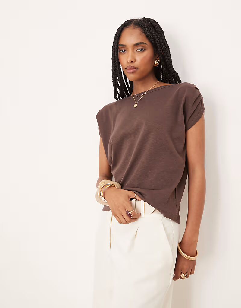 

Детская футболка с короткими рукавами ASOS DESIGN шоколадного цвета