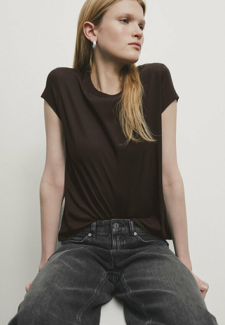 

Футболка базовая Short Sleeve Mercerised Massimo Dutti, коричневая