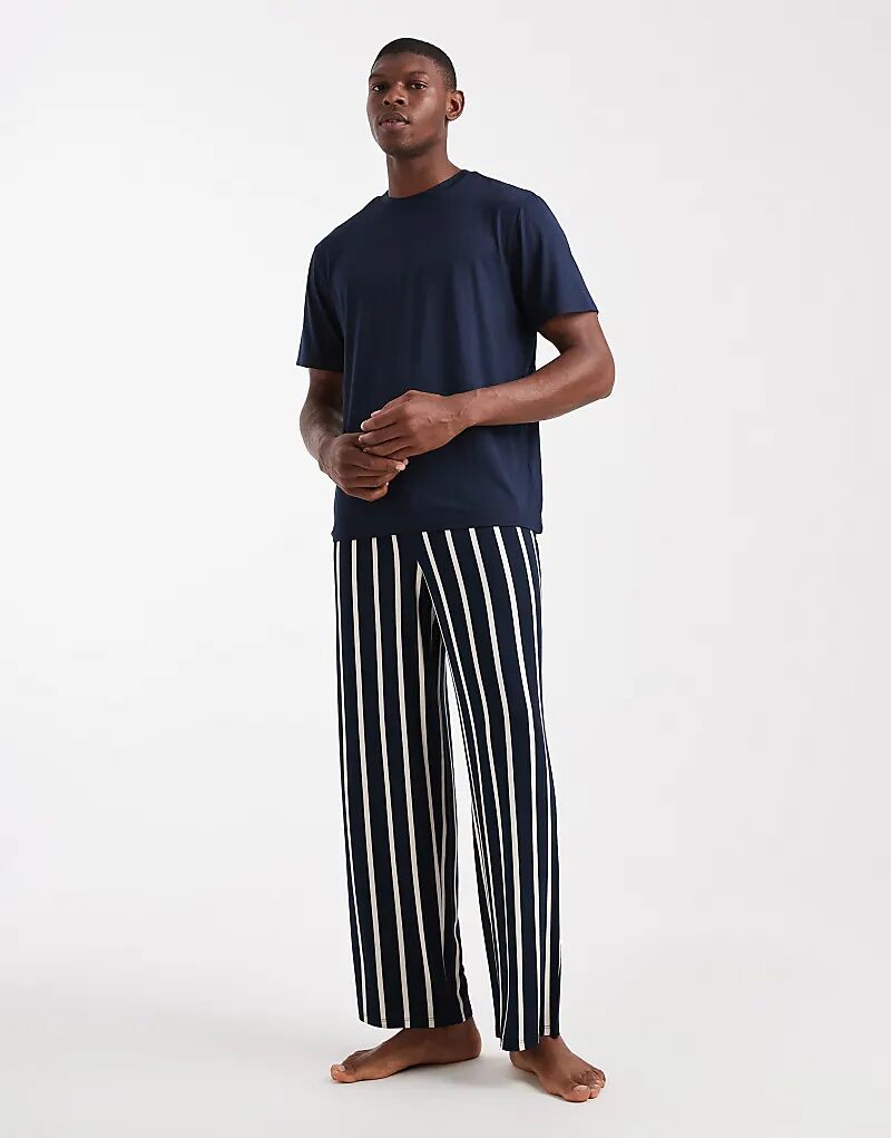 

Пижамный комплект из футболки и брюк Urban Threads в тёмно-синюю полоску