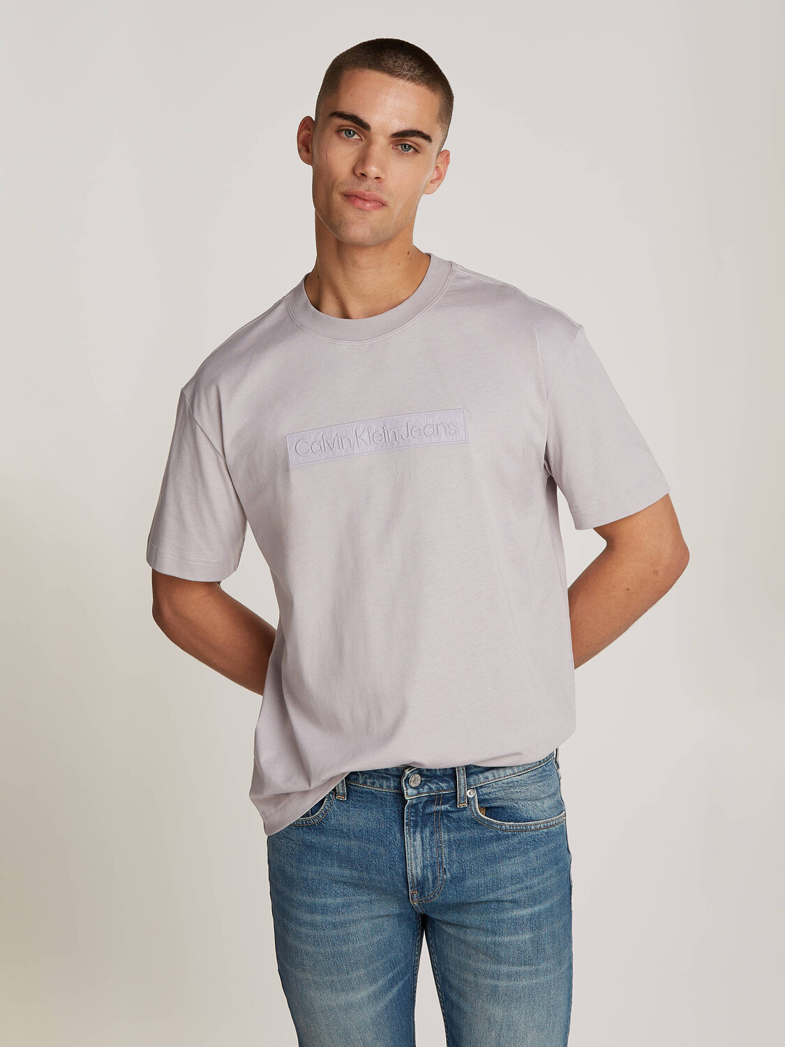 

Футболка CALVIN KLEIN JEANS Regular Fit, лавандовый