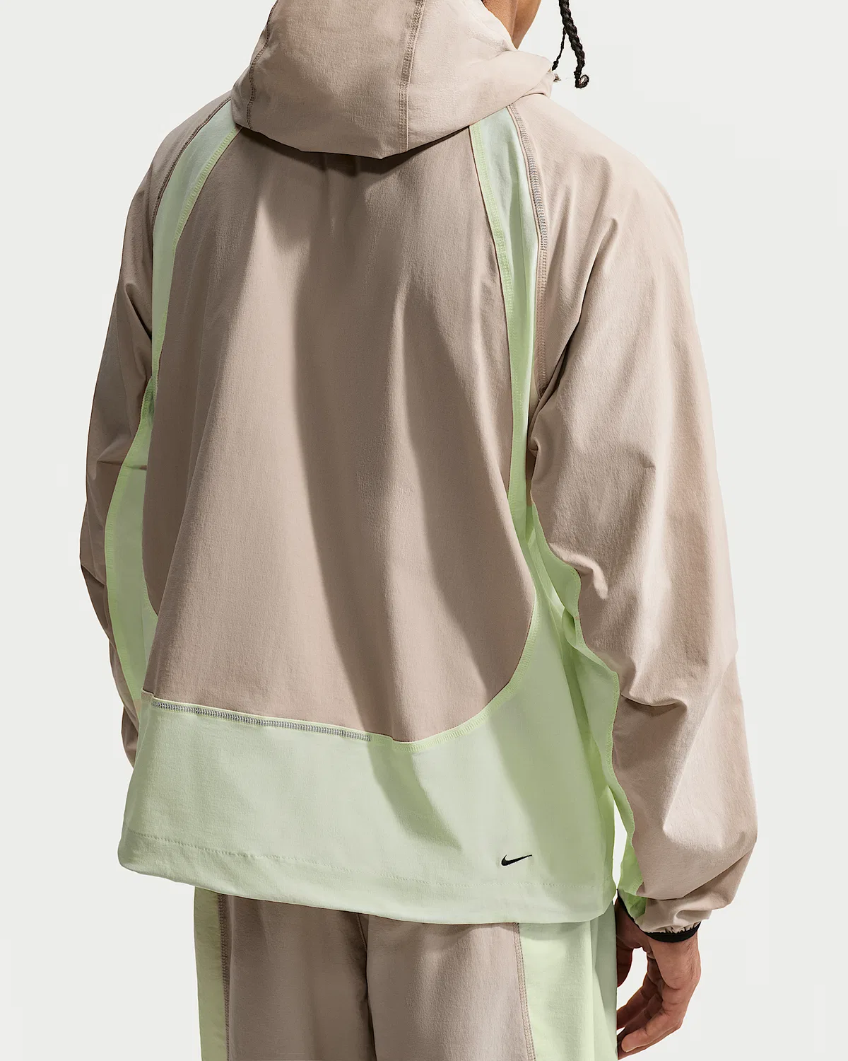 Мужская ветровка Nike Tech Dri-FIT Woven Full-Zip Color-Block Windrunner, Cream II/Volt Tint/Black — фото 2
