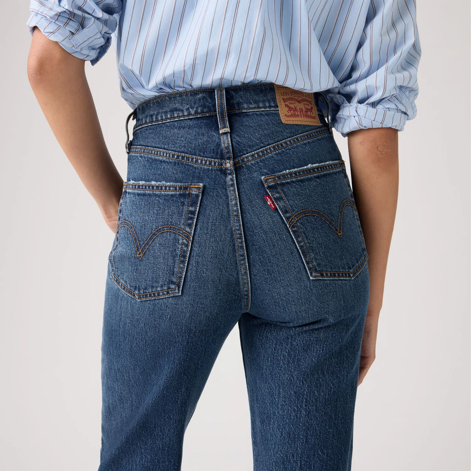 Женские прямые джинсы с ребристой текстурой и полной длиной Levi's, Dark Wash — фото 2