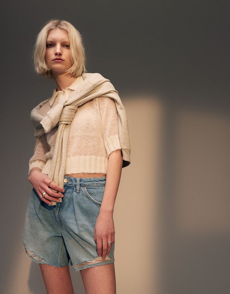 

Джинсовые шорты со складками Topshop