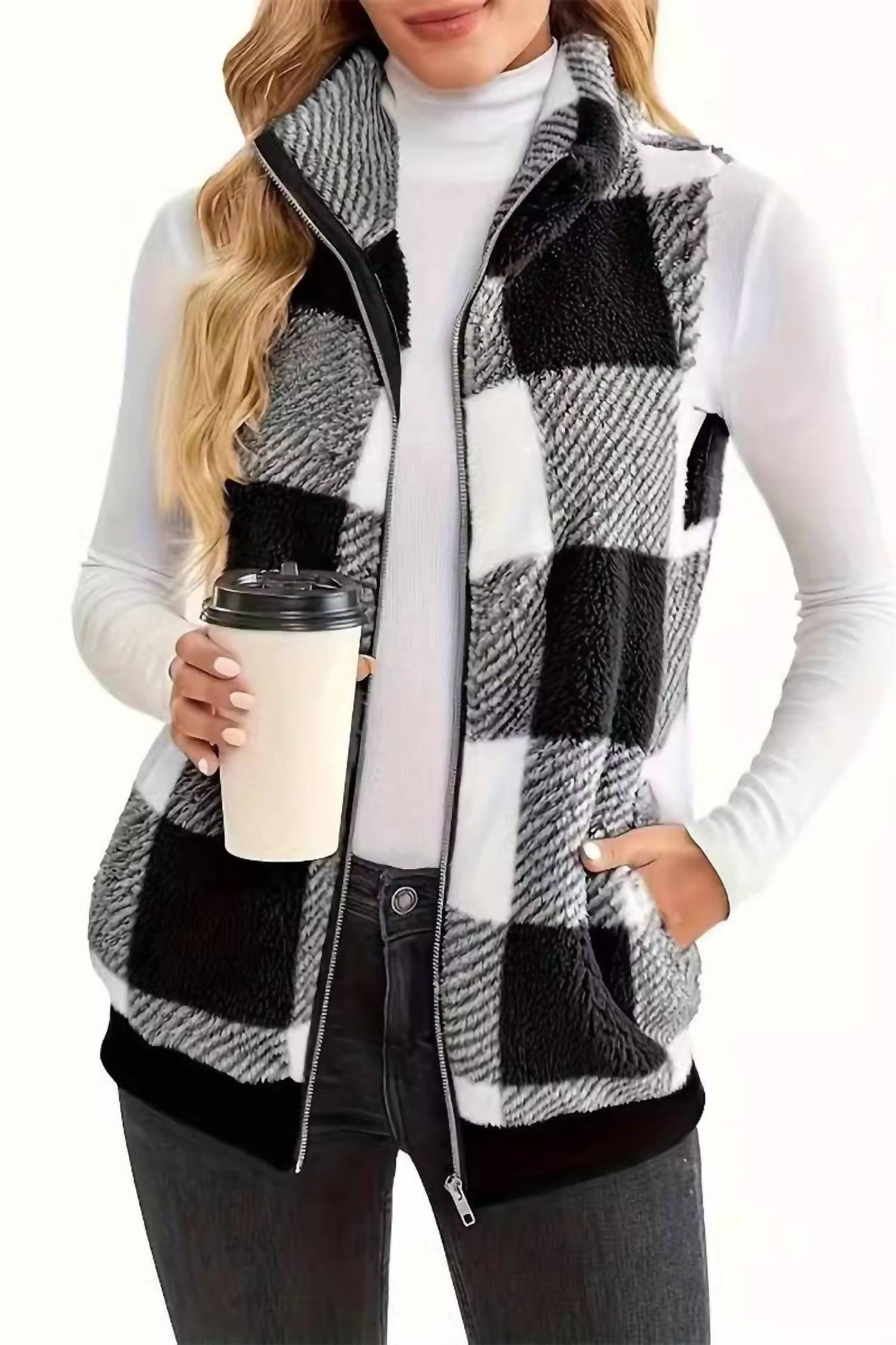 

Флисовая клетчатая жилетка в черно-белом цвете Little Daisy Closet