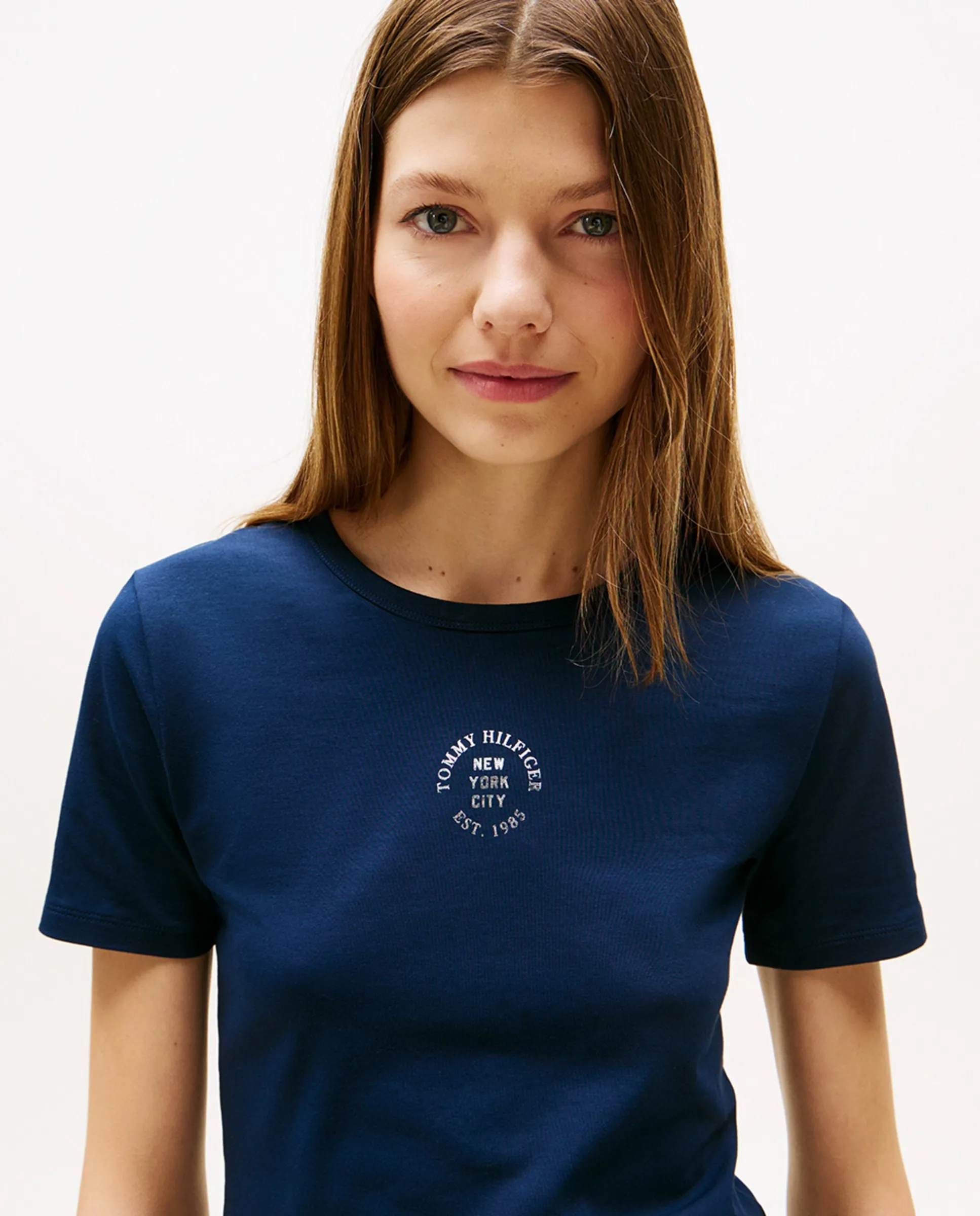 Женская футболка с коротким рукавом и центральным логотипом Tommy Hilfiger, синий — фото 2