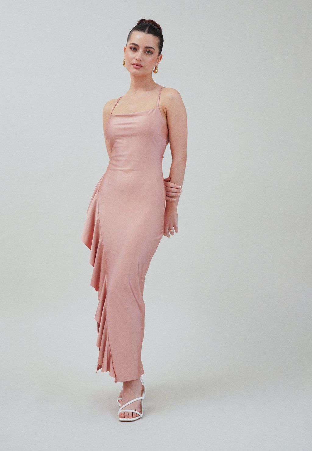 

Элегантное платье WEDDING GRACE RUFFLE MAXI WAL G PETITE, фуксия