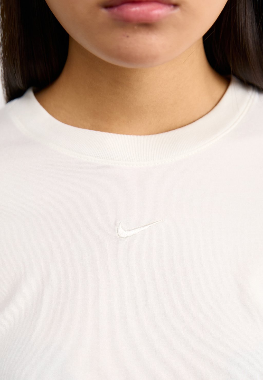 

Топ с длинными рукавами Nike Sportswear, молочный