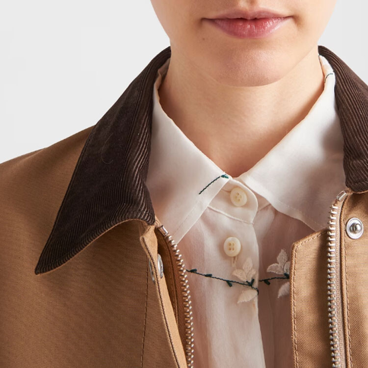 Куртка женская верблюжье-коричневая Prada — фото 4