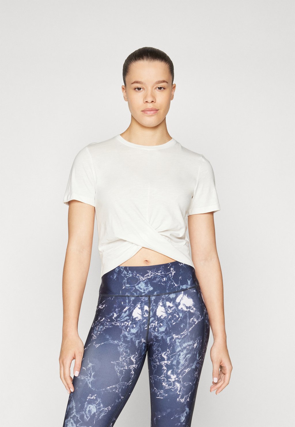 

Футболка с принтом ONPCUTE ON CROP KNOT TOP ONLY Play, кремовый