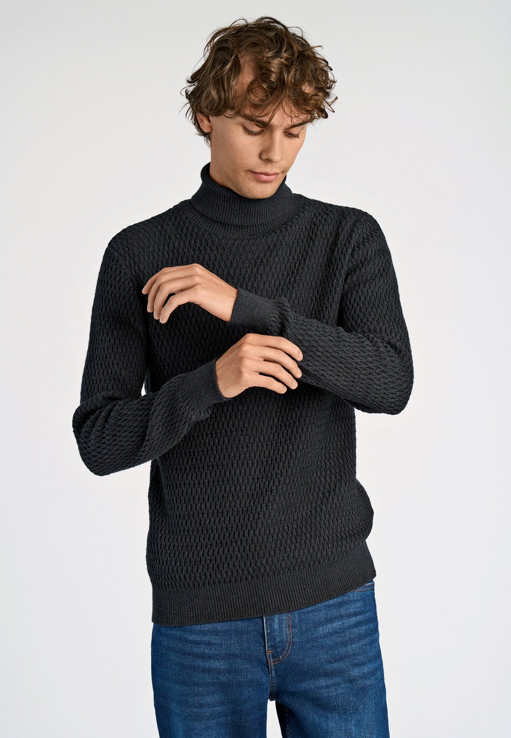 

Свитер ROLL NECK STRUCTURE SWEATER Lindbergh, цвет Dk Navy Mel