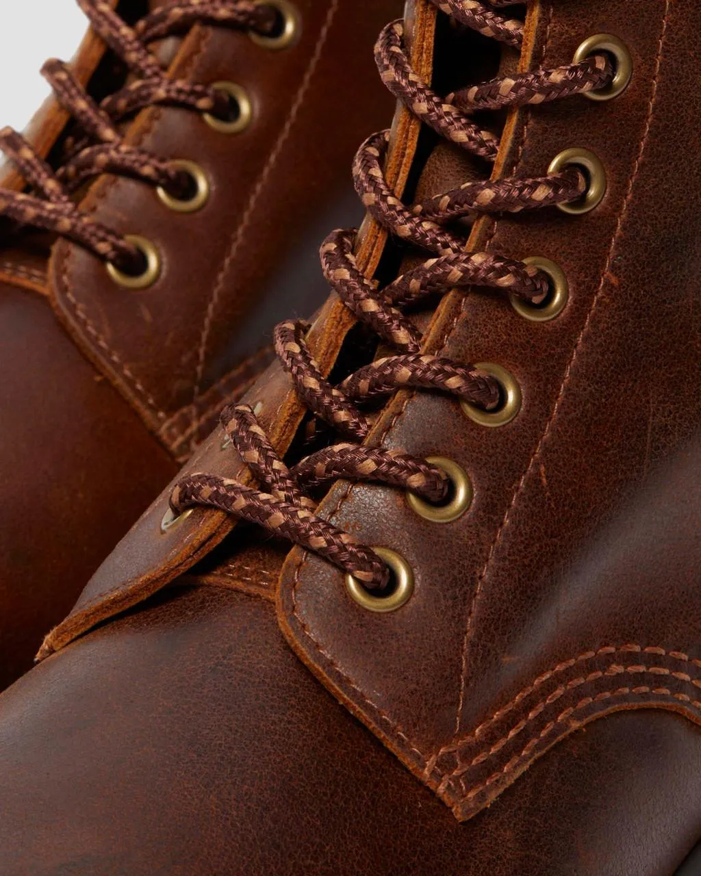 Ботинки кожаные Dr. Martens 1460 на шнуровке, темно-бежевый — фото 3