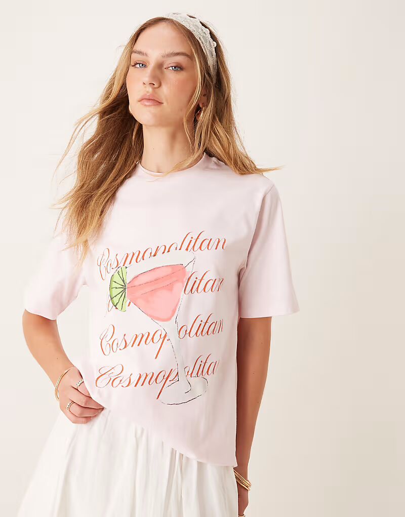 

Футболка свободного кроя ASOS DESIGN с принтом коктейля «Космополит» белого цвета