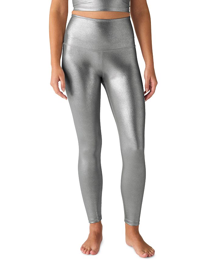 

Леггинсы Caught In The Midi High Waisted Leggings в цвете Liquid Silver Beyond Yoga, серебряный