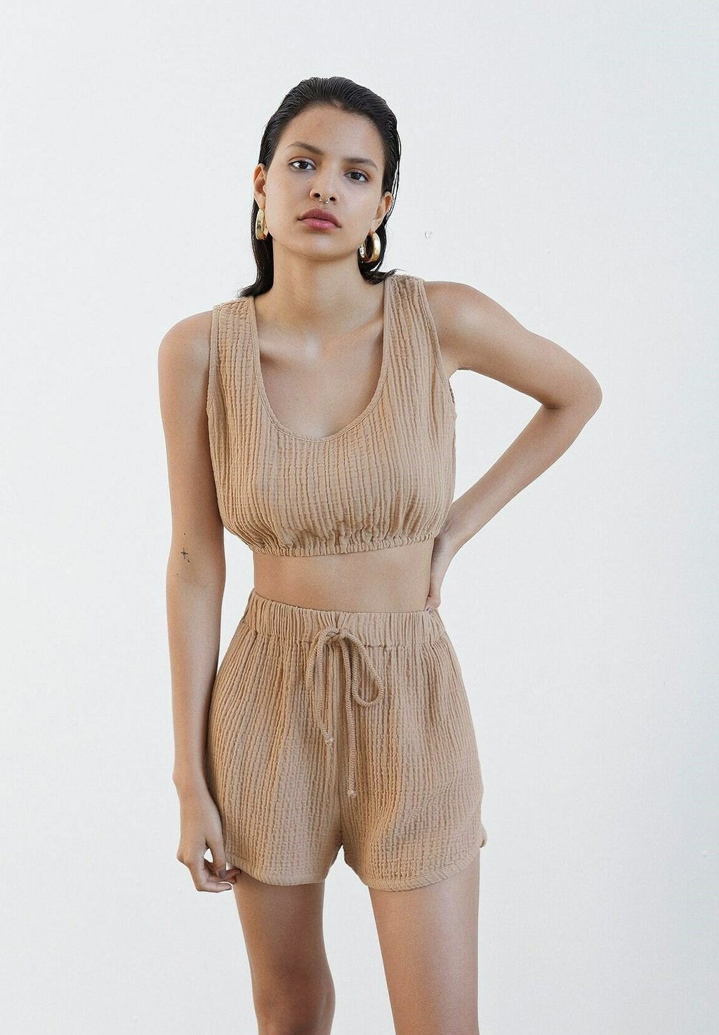 

Блуза WIDE STRAP CROP Rue les créateurs, коричневый