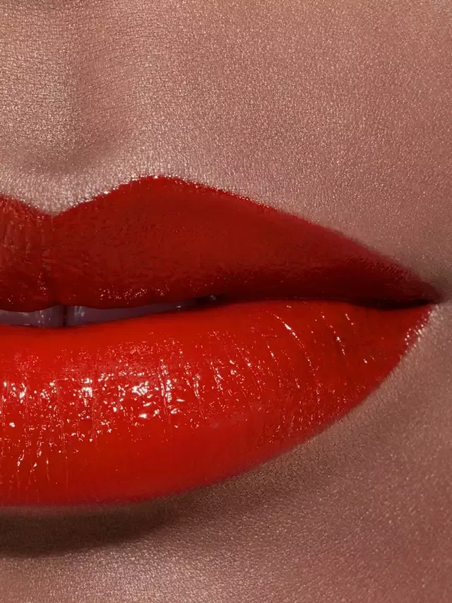 Помада Rouge Coco Longwear Satin Lipstick: увлажняющий и разглаживающий уход за губами CHANEL, 118 New York — фото 4