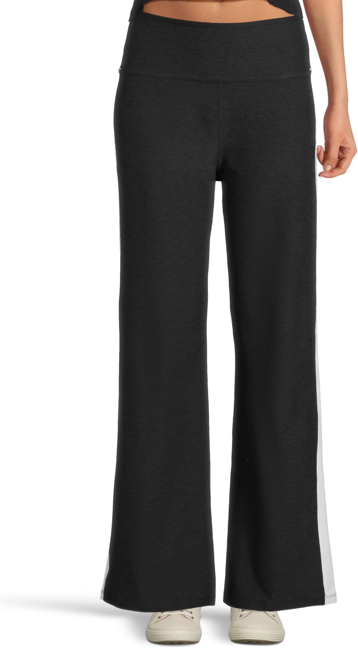 

Брюки Beyond Yoga Spacedye Laid Back Stripe Pants, цвет Darkest Night/Cloud White