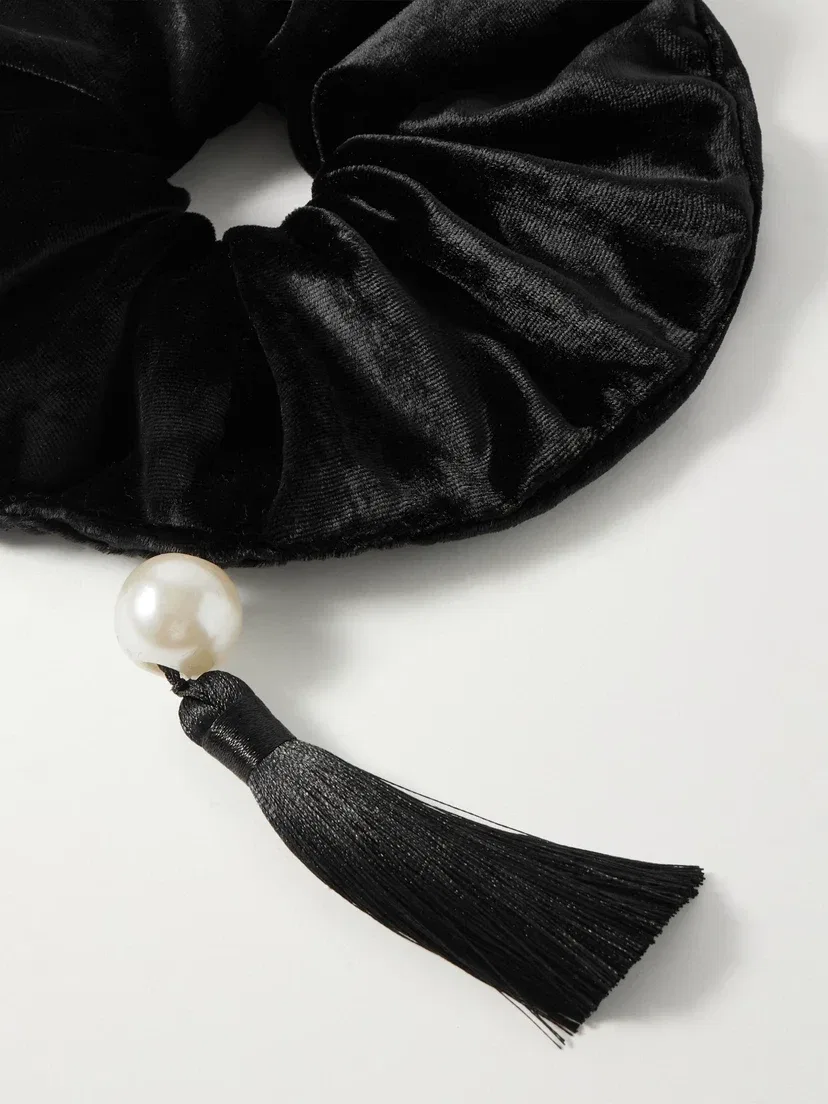 Бархатная резинка Isadora с кисточками и украшением из искусственного жемчуга Jennifer Behr, черный — фото 3