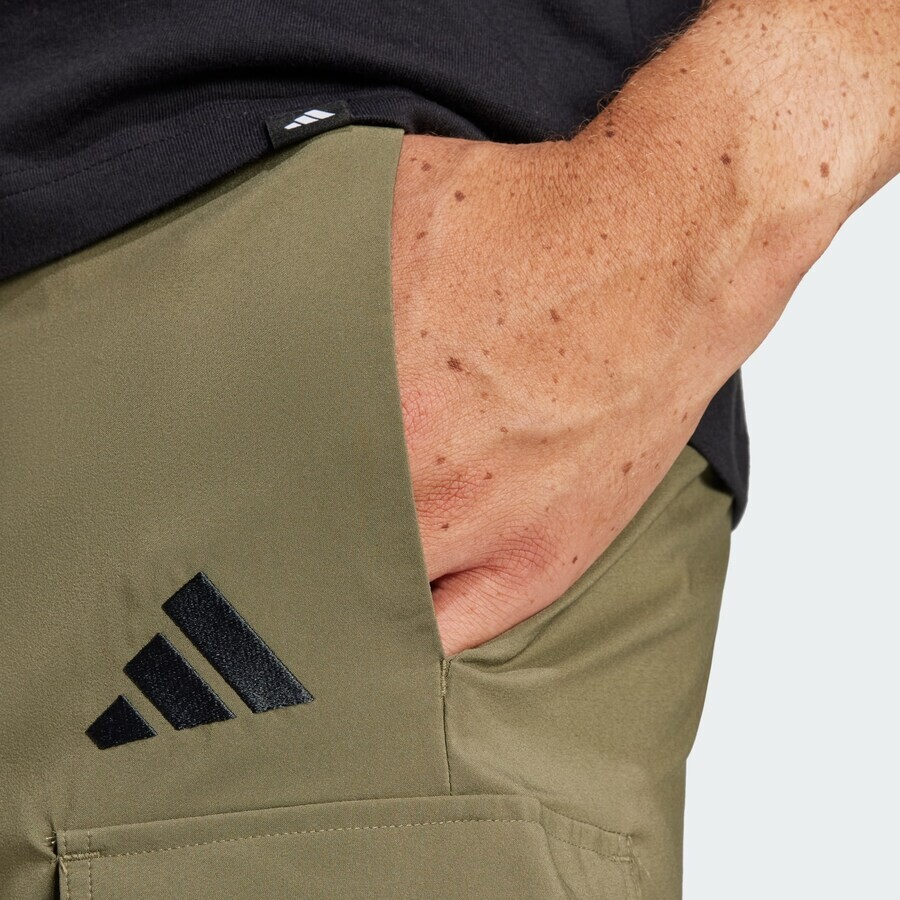 Шорты ADIDAS SPORTSWEAR Regular Workout Pants Essentials, оливковый — фото 3
