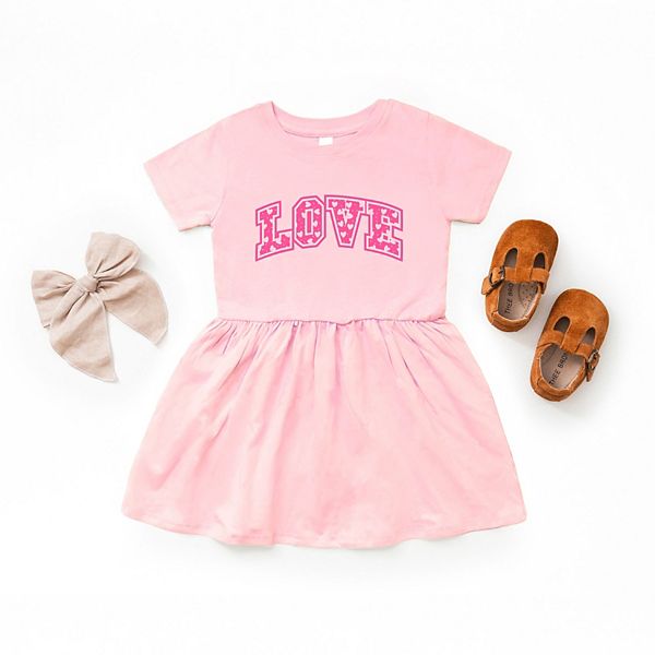 Платье Love varsity hearts для малышей The Juniper Shop, Pink — фото 3
