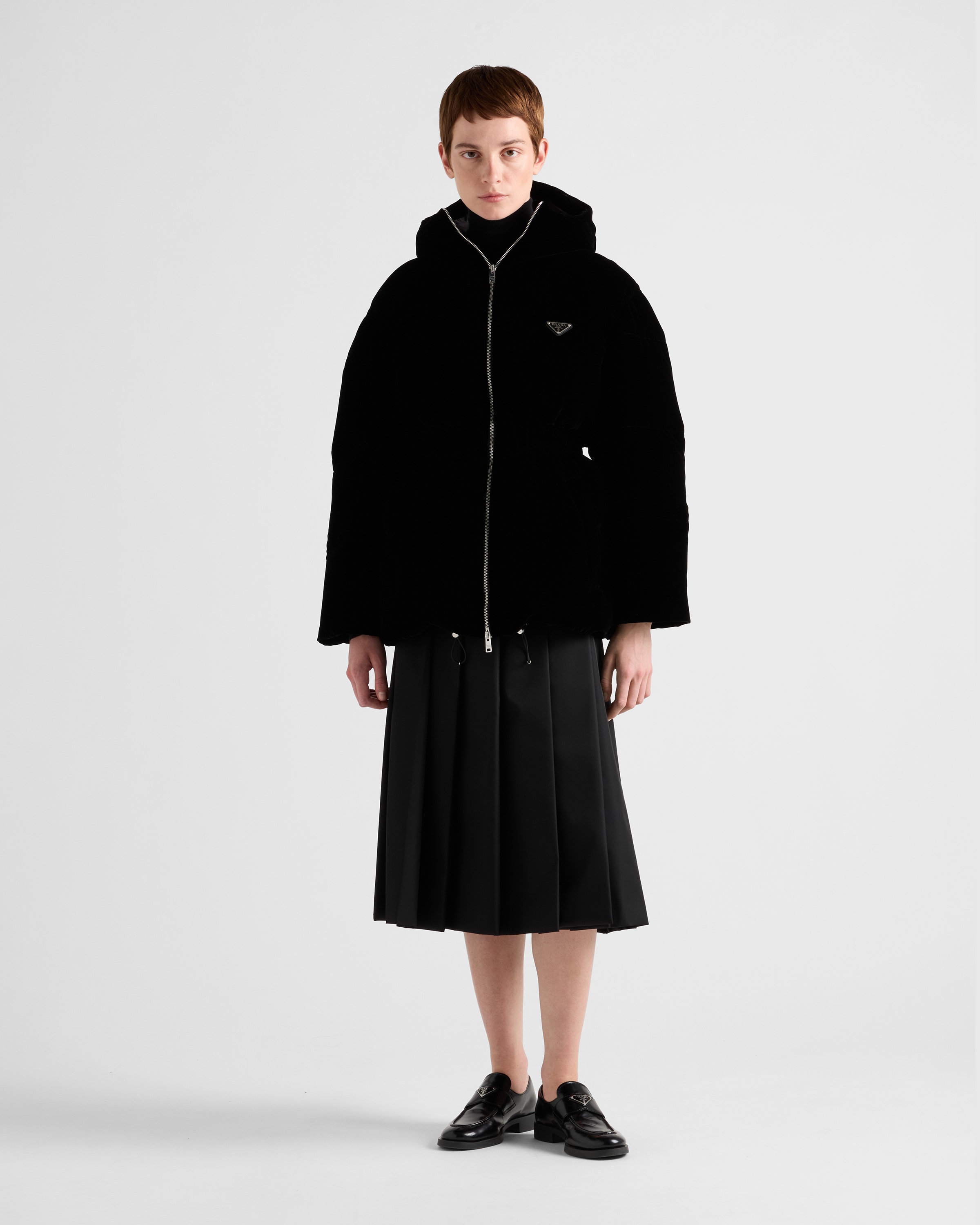 Пуховик из велюра Prada, черный — фото 2