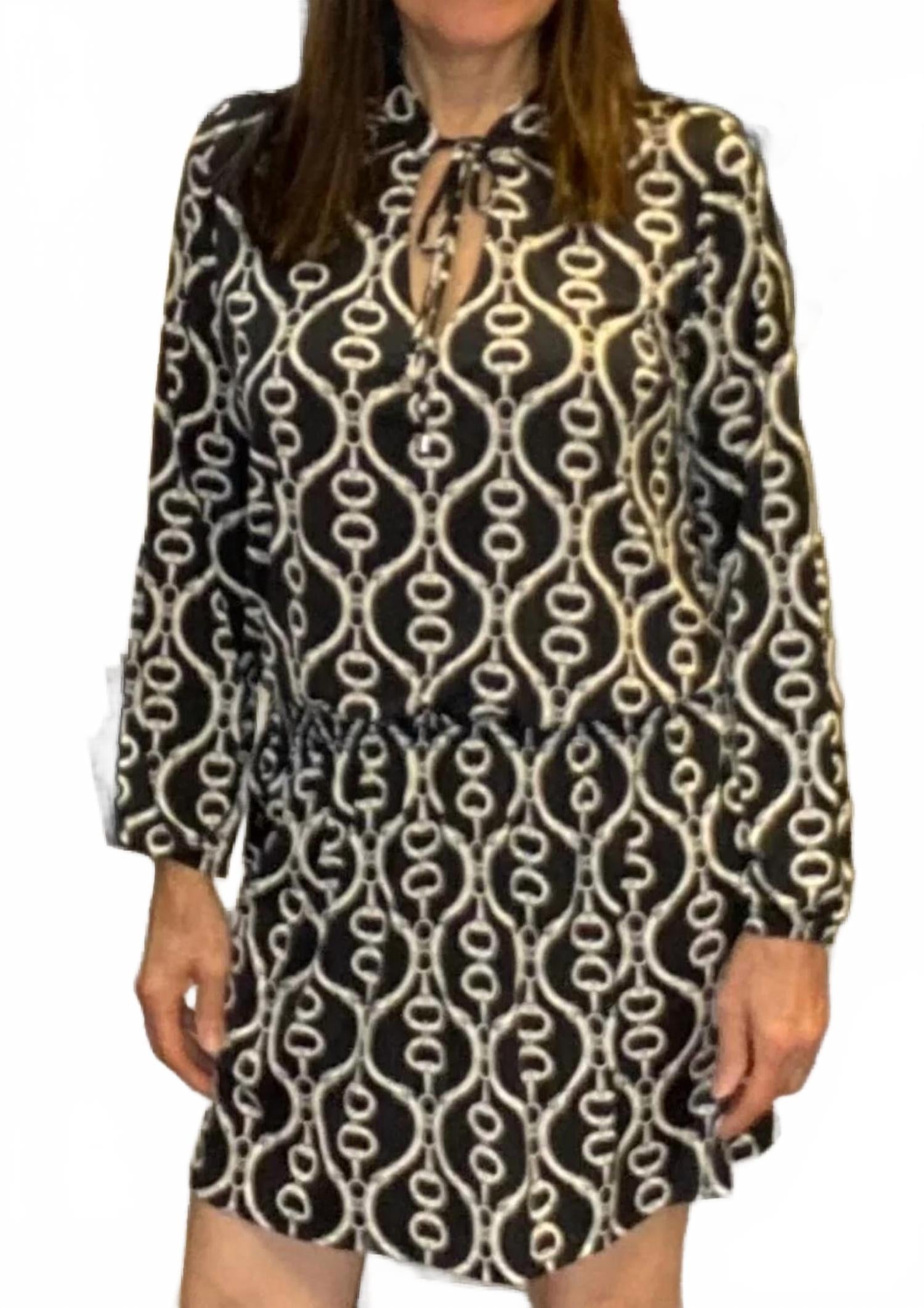 

Черное платье со сборкой и декоративными звеньями Ariella