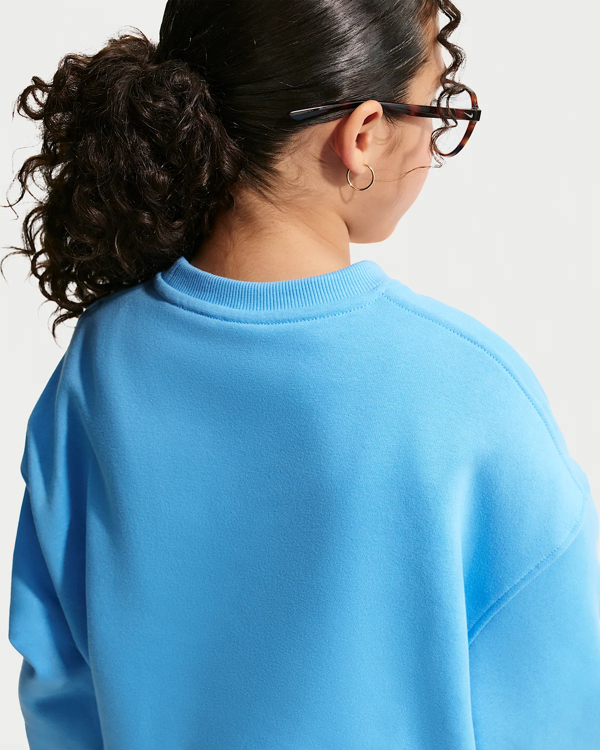 Детский свитшот Nike Sportswear Club Fleece с круглым воротом, University Blue/University Blue/White — фото 2