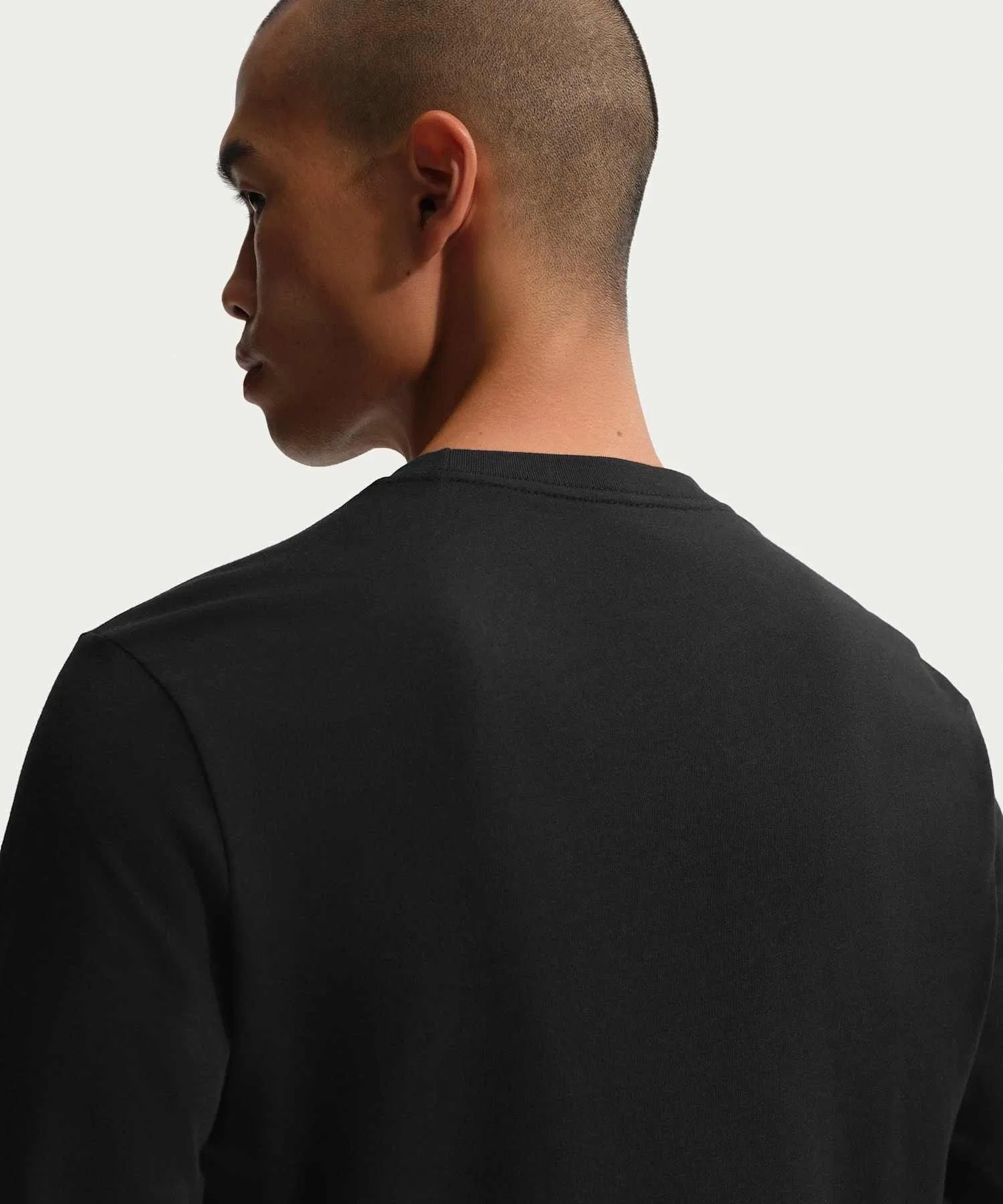 Мужская футболка Nike Sportswear Long-Sleeve T-Shirt — фото 2
