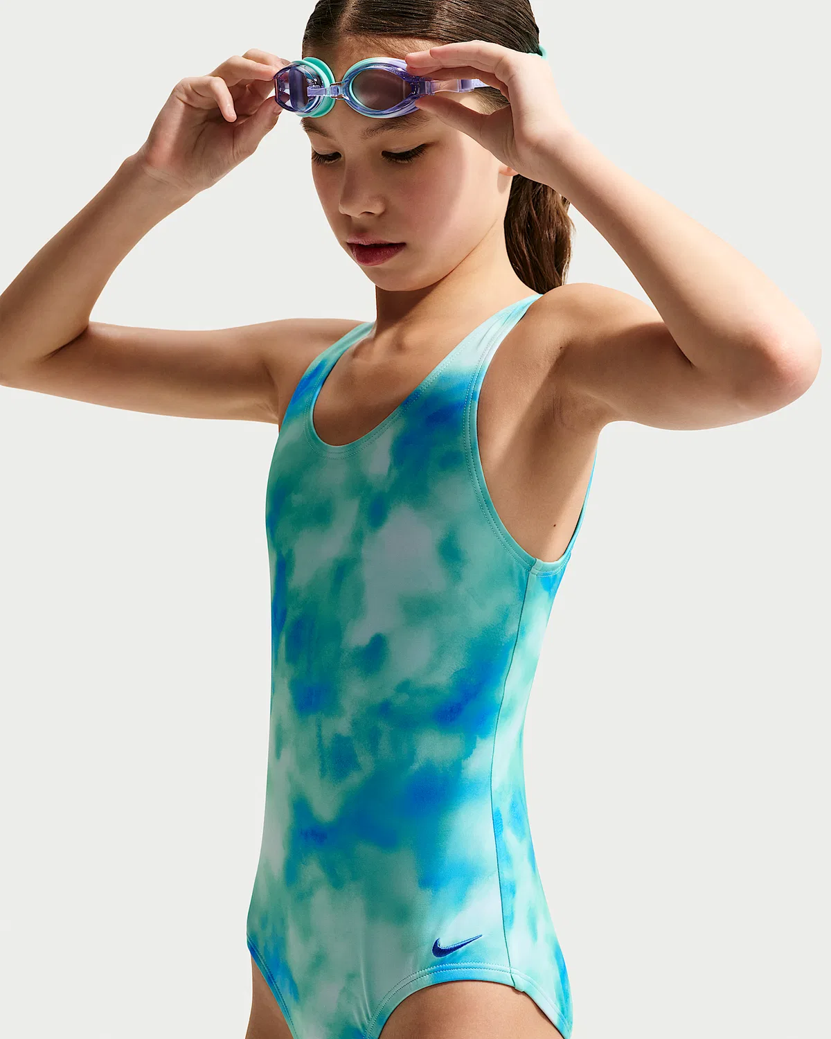 Детский (девичий) слитный купальник Nike U-Back, Bleached Turquoise/Blue Crystal — фото 4