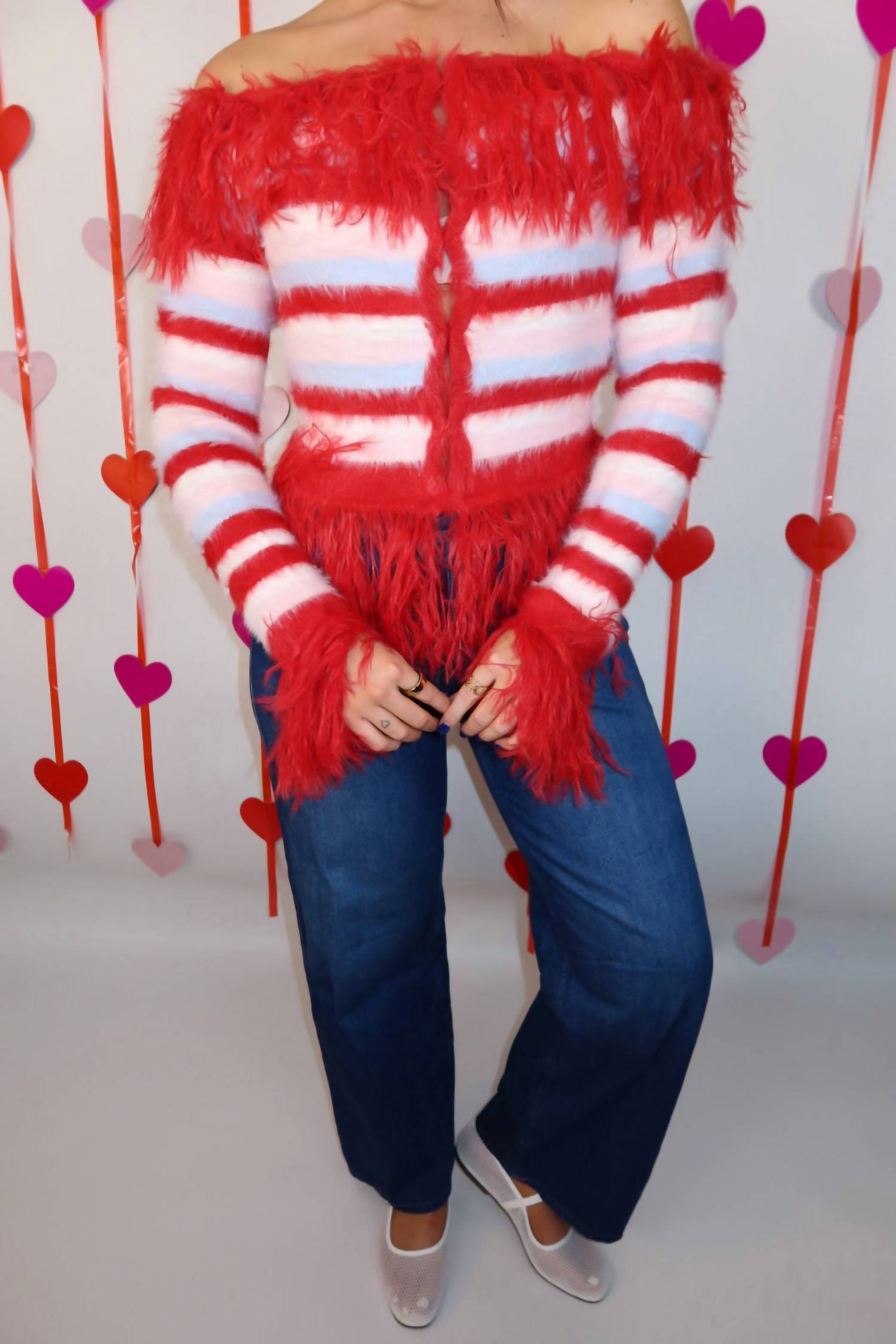 

Полосатый кардиган с открытыми плечами и бахромой красного цвета Act Pretty, красный