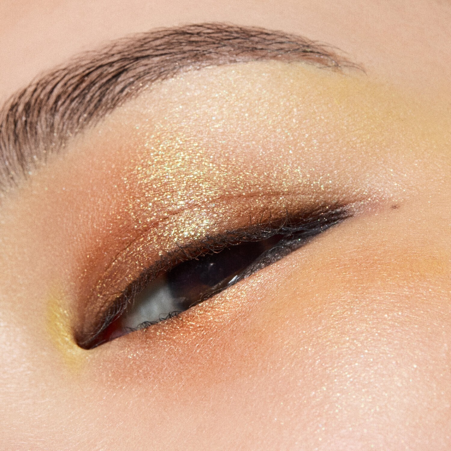 Тени для век dazzleshadow glitter single eye shadow compact Mac, 03 - i like 2 watch, вес 1 гр. — фото 4