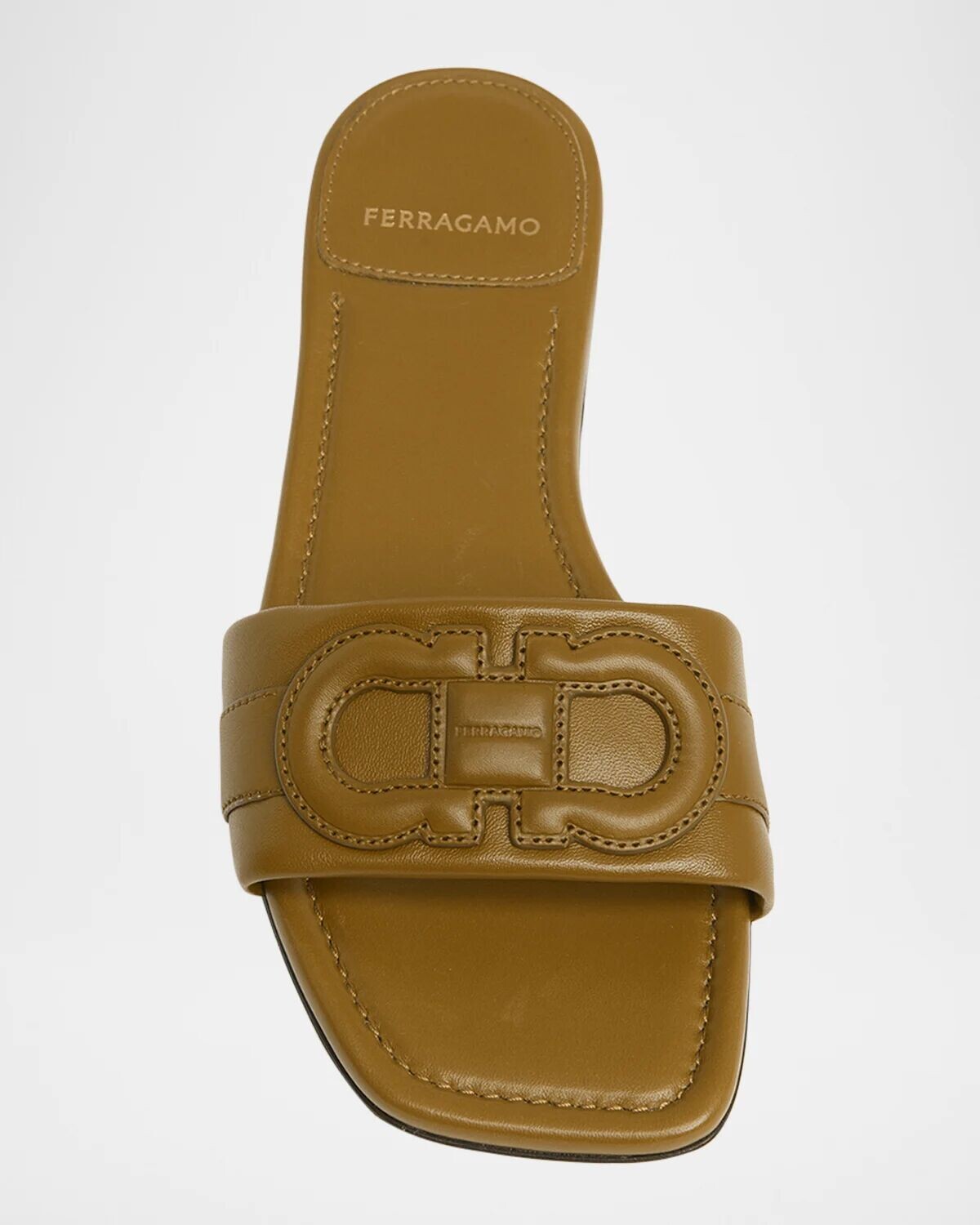 Кожаные шлепанцы на плоской подошве с логотипом Liss Ferragamo, цвет Cuoio — фото 3