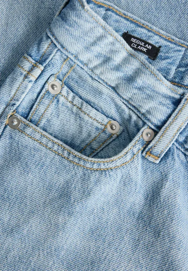 Джинсы regular fit Jack & Jones Junior JJICLARK JJCLASSIC NS 415 LN JNR, светло-голубой деним — фото 4